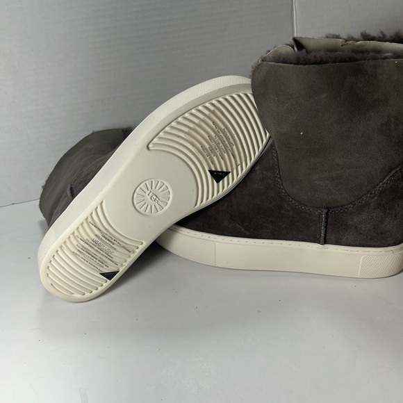 UGG WOMENS LYNUS SNEAKER - Picture 10 of 14